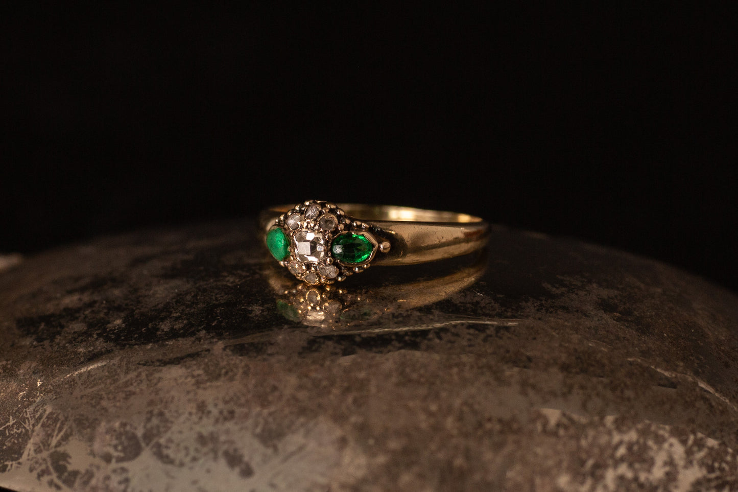 Antique Emerald and Diamond Cluster Ring â view 2