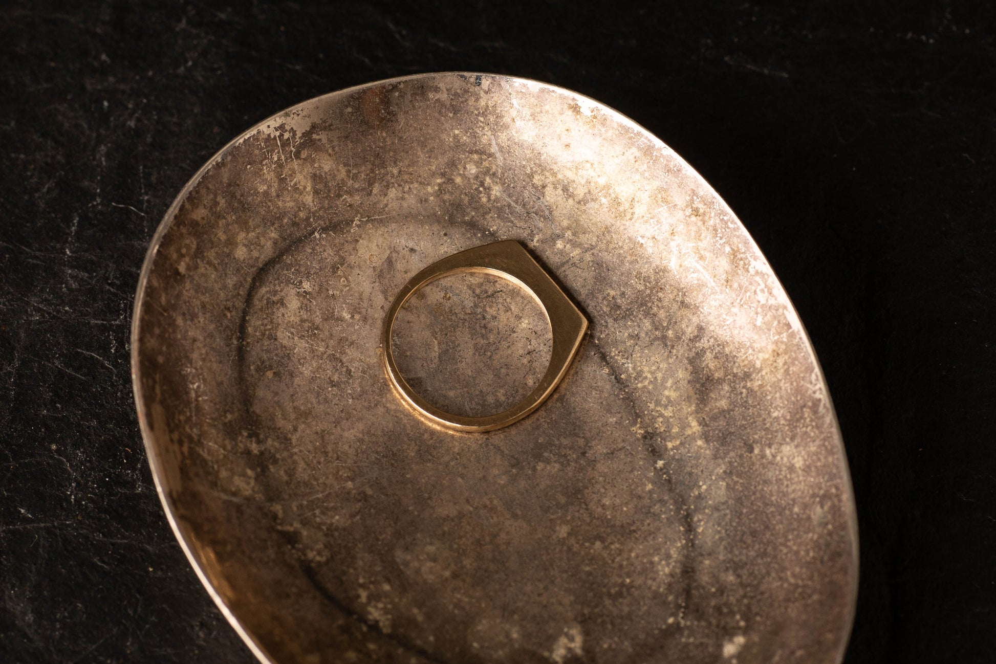 9ct Yellow Gold Knife Edge Band — view 2