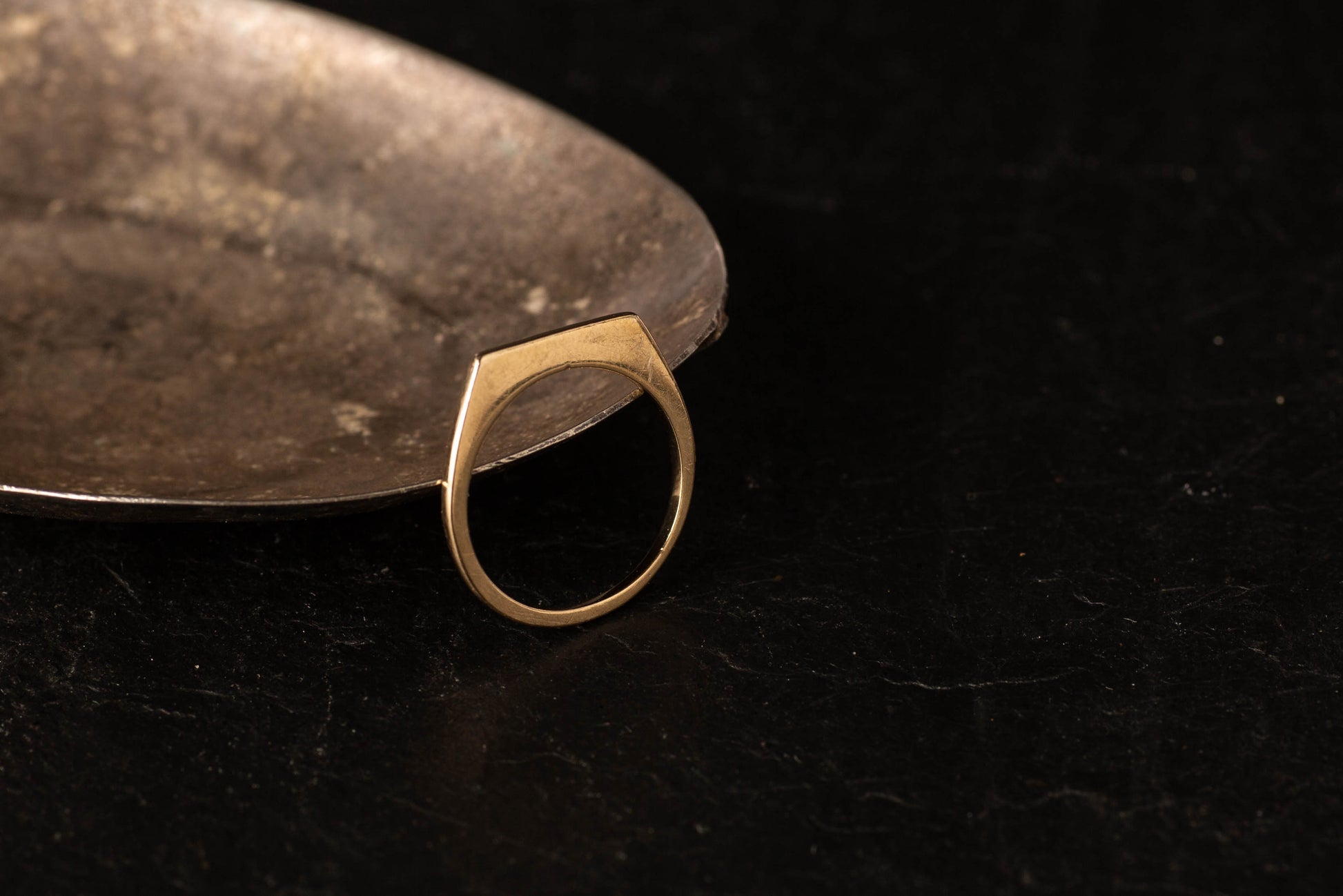 9ct Yellow Gold Knife Edge Band — view 3