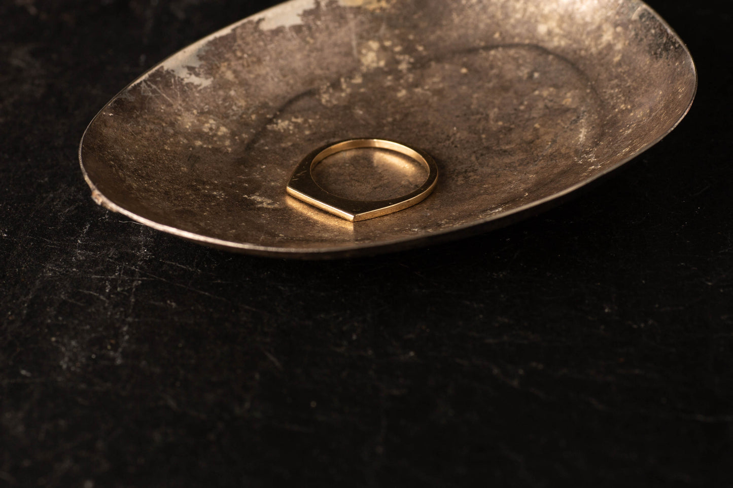 9ct Yellow Gold Knife Edge Band