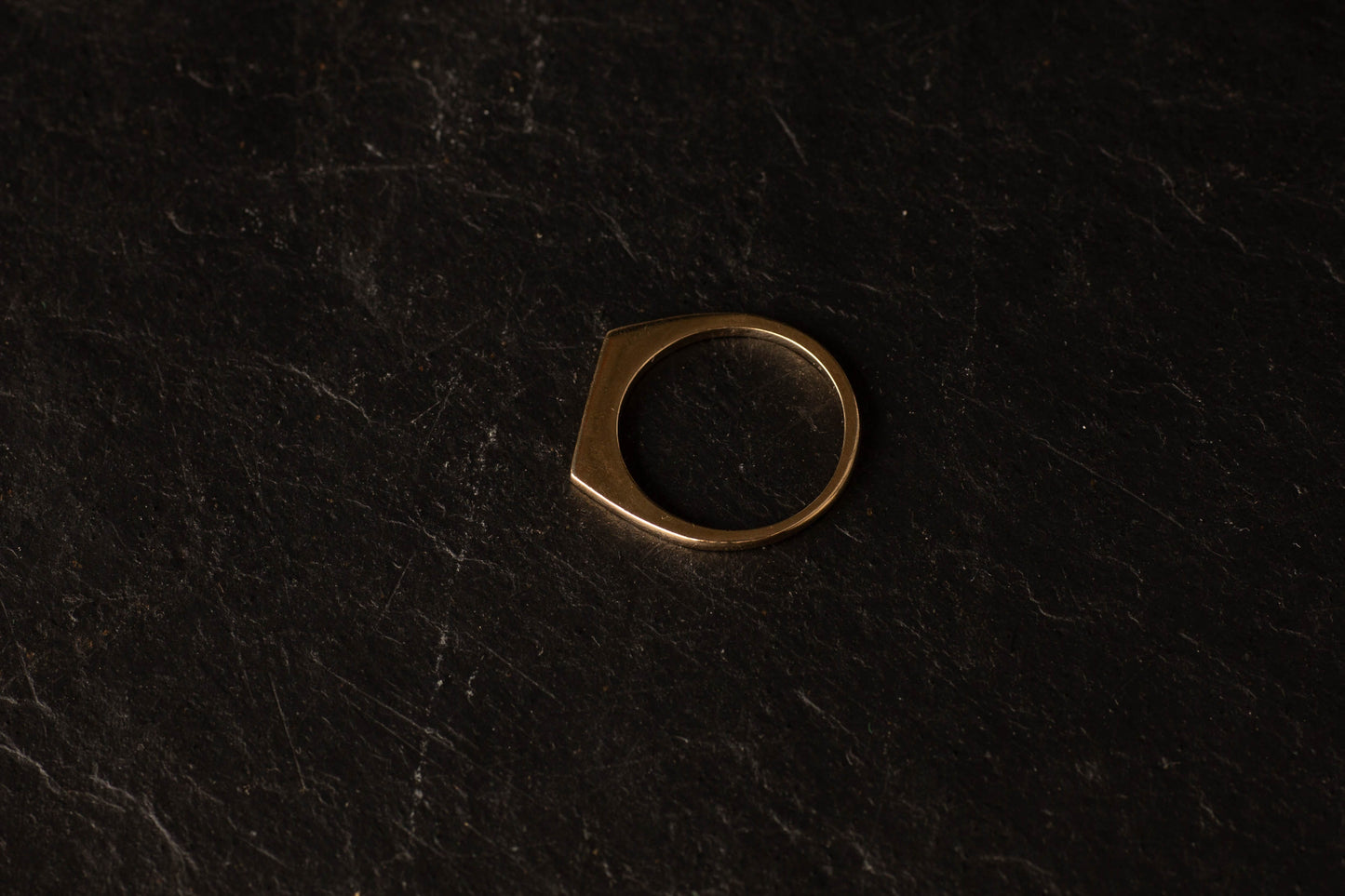 9ct Yellow Gold Knife Edge Band — view 6