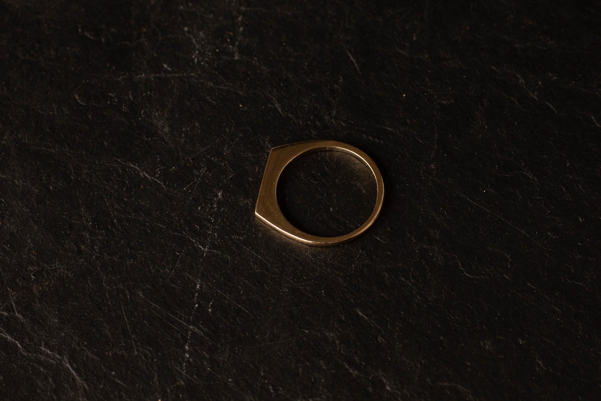 9ct Yellow Gold Knife Edge Band — view 6
