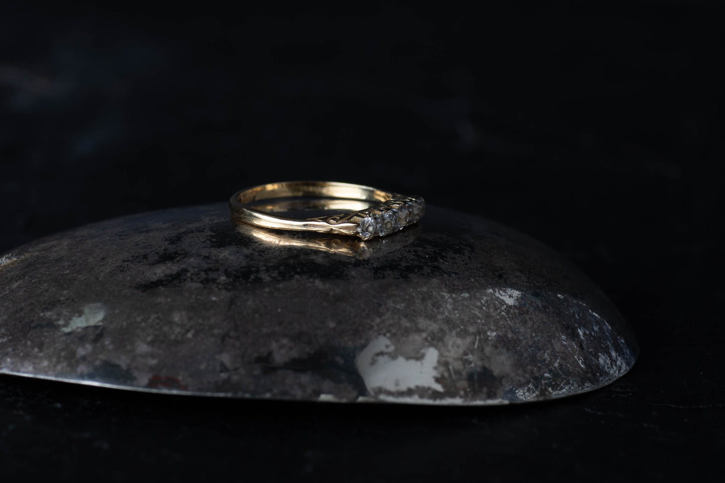 18ct Yelllow Gold Edwardian Diamond Five Stone Carved Half Hoop Ring