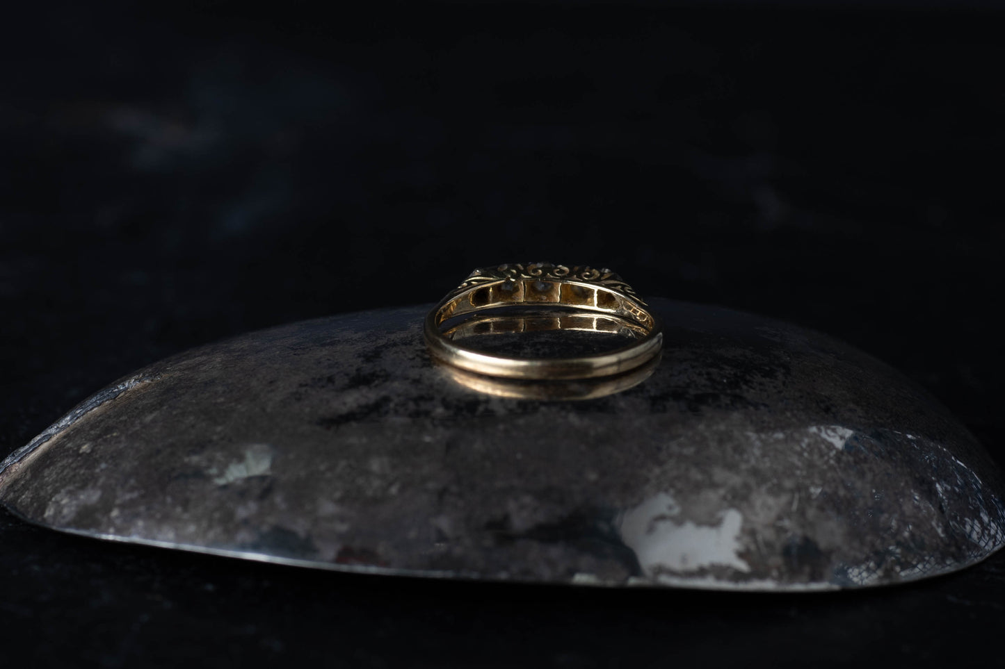 18ct Yelllow Gold Edwardian Diamond Five Stone Carved Half Hoop Ring