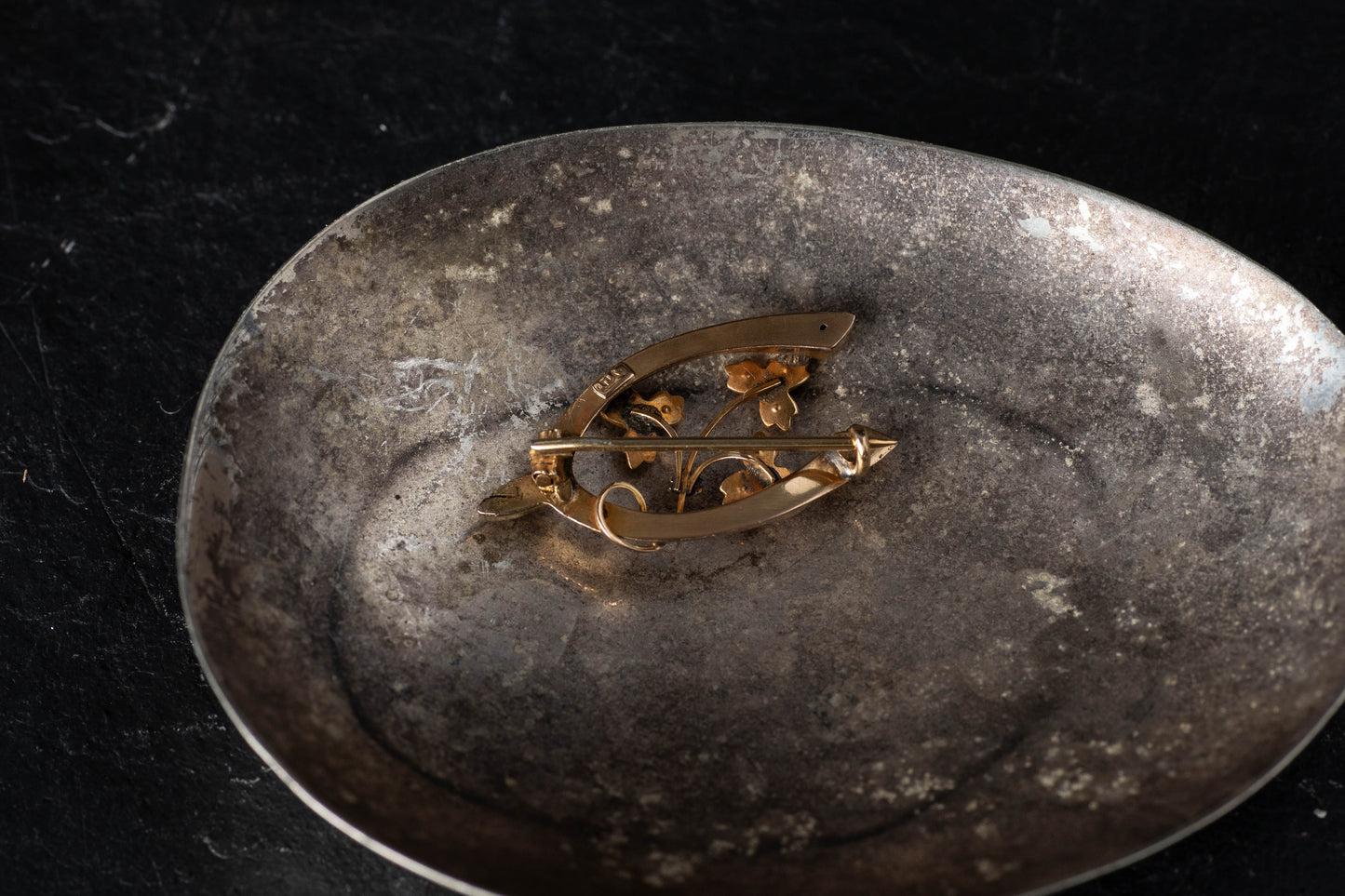 Gold Antique Pearl Set Brooch — view 2