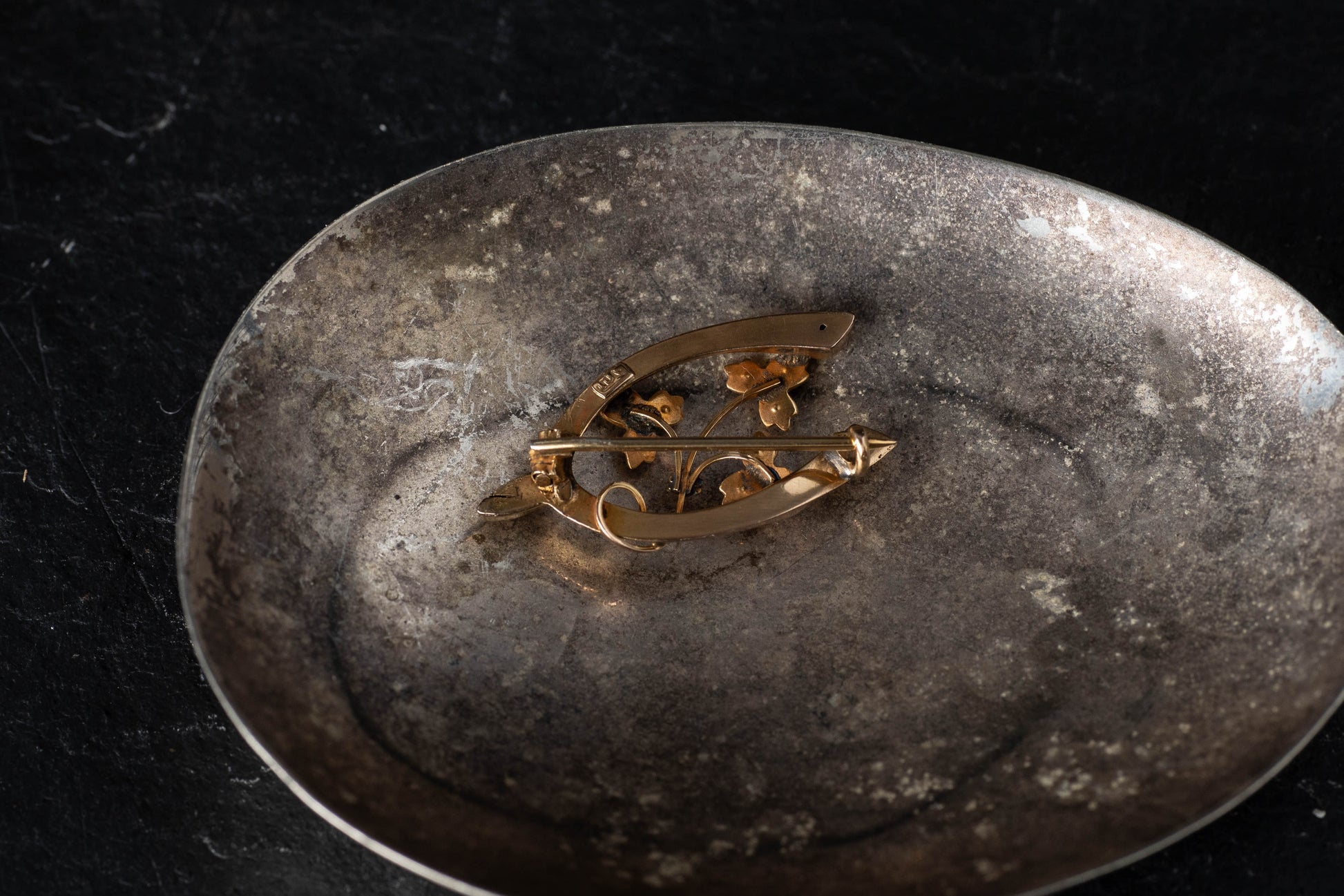 Gold Antique Pearl Set Brooch — view 2
