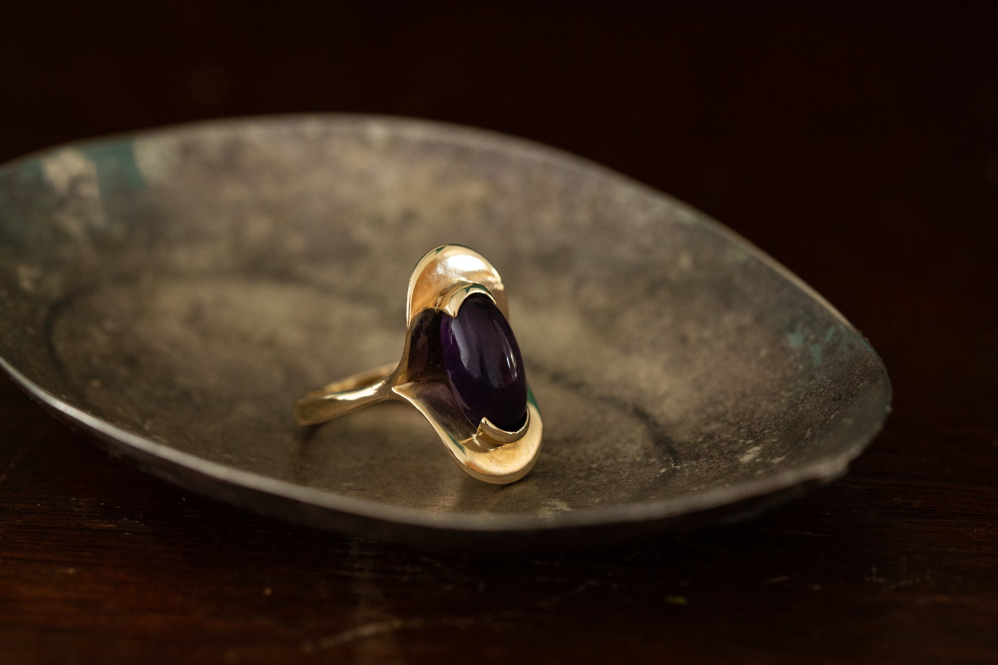 Cabochon Amethyst Solitaire Ring — view 5