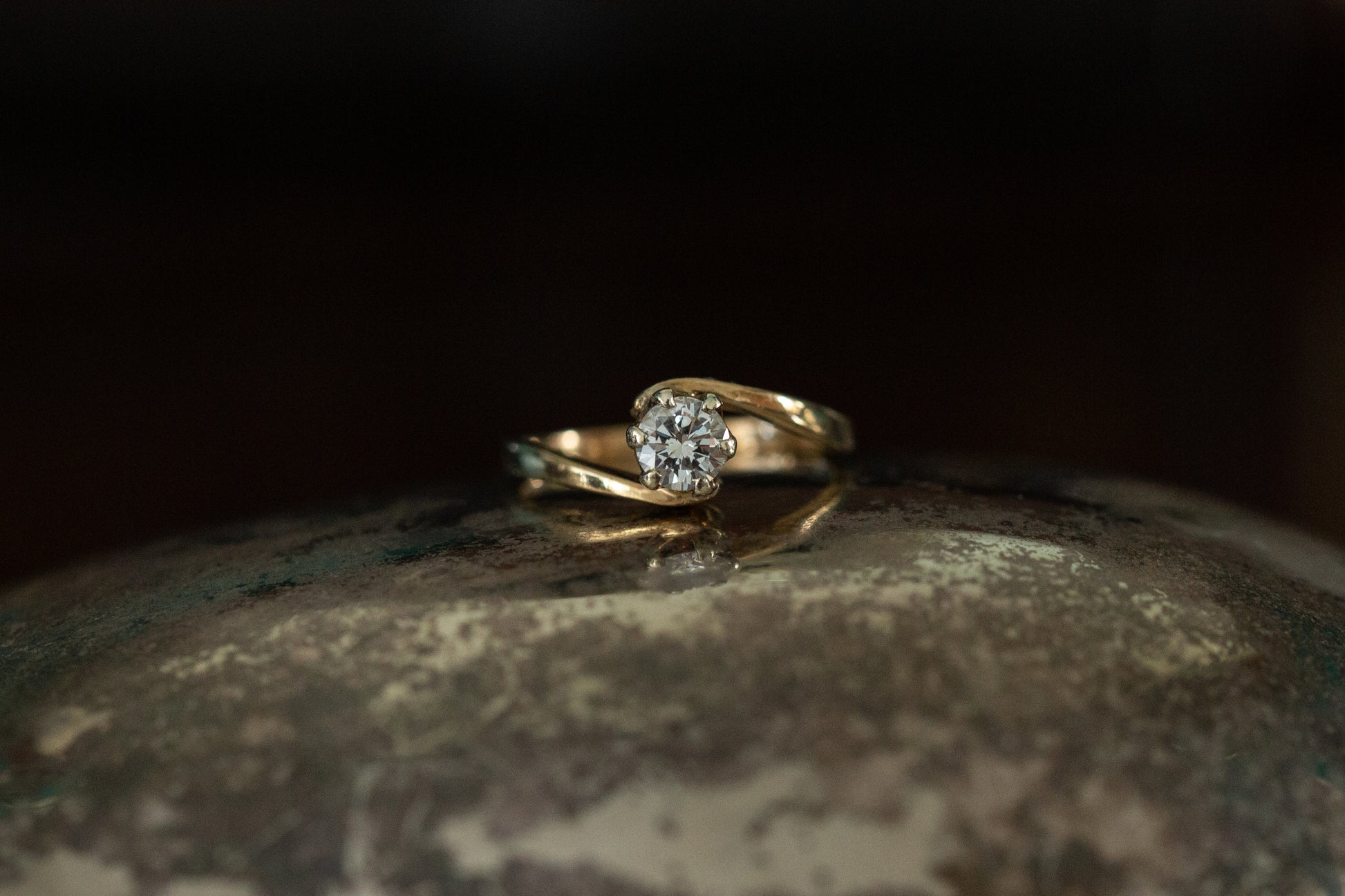Diamond Solitaire Twist Ring