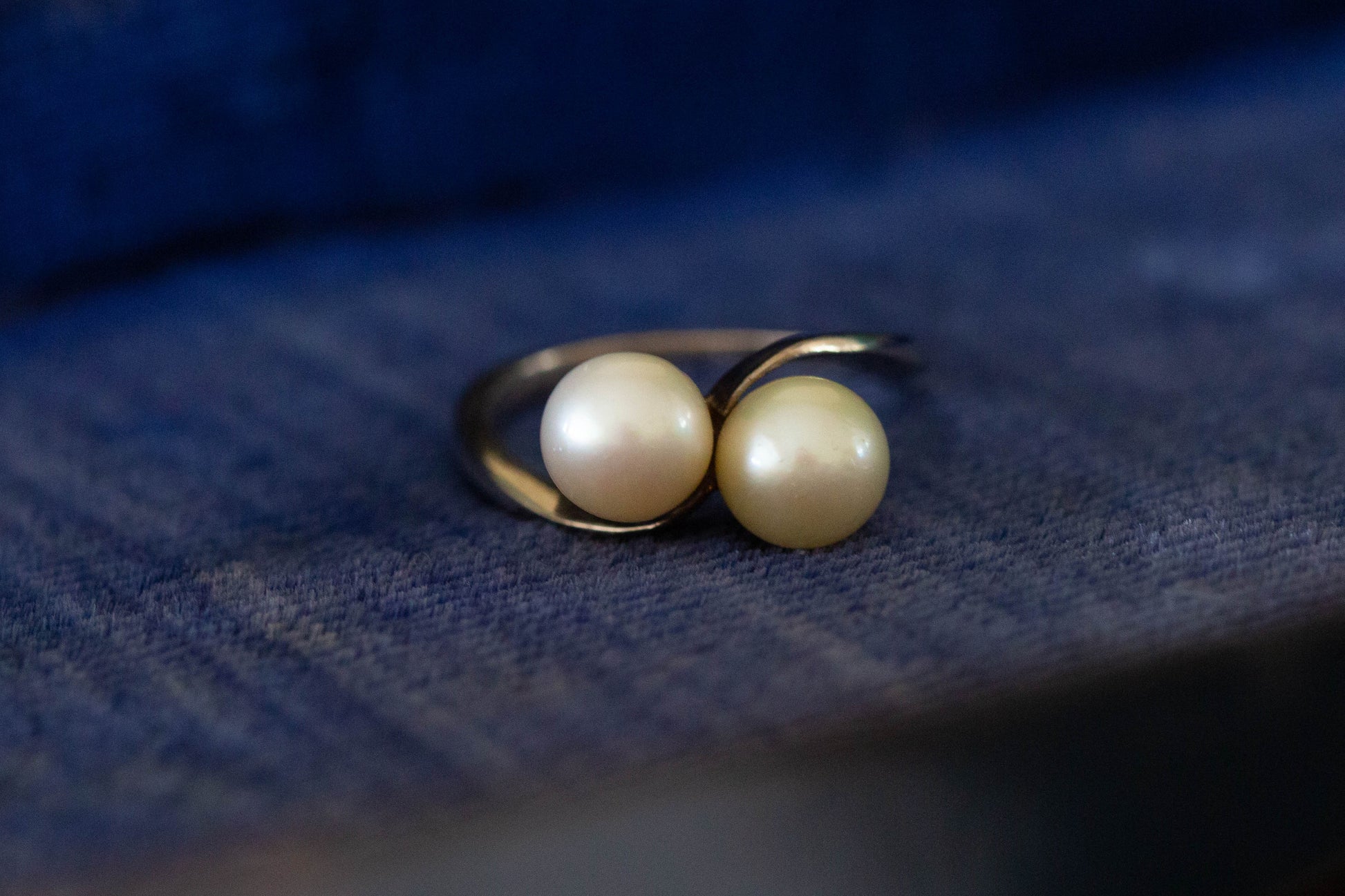 Pearl Crossover Ring